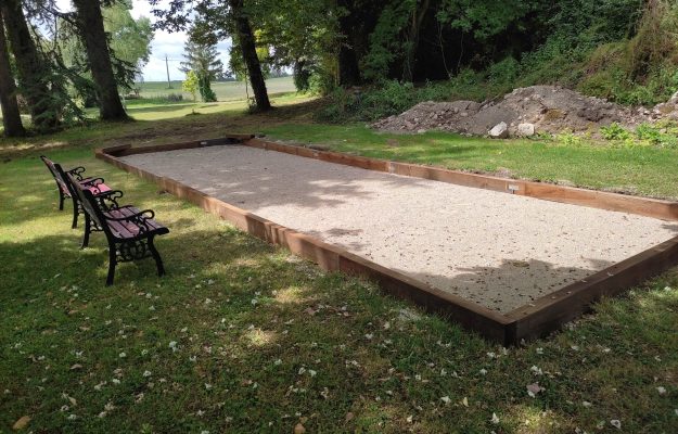 Le terrain de pétanque